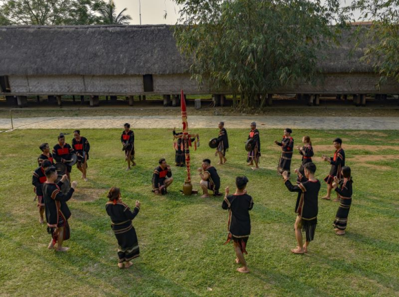 VĂN HÓA CỒNG CHIÊNG TÂY NGUYÊN: NHỮNG ĐIỀU TRĂN TRỞ