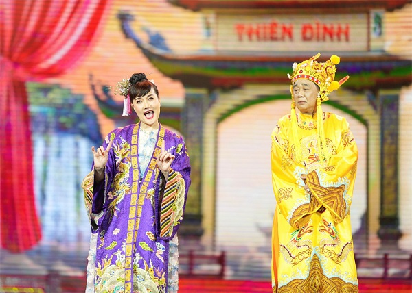 Vân Dung khoe con ruột và 'con dâu' ở hậu trường Táo Quân 2025