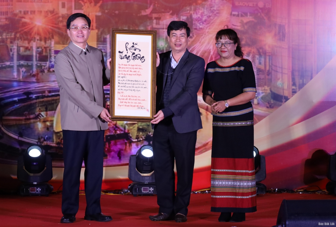 Ấm áp Đêm thơ Nguyên tiêu năm 2025